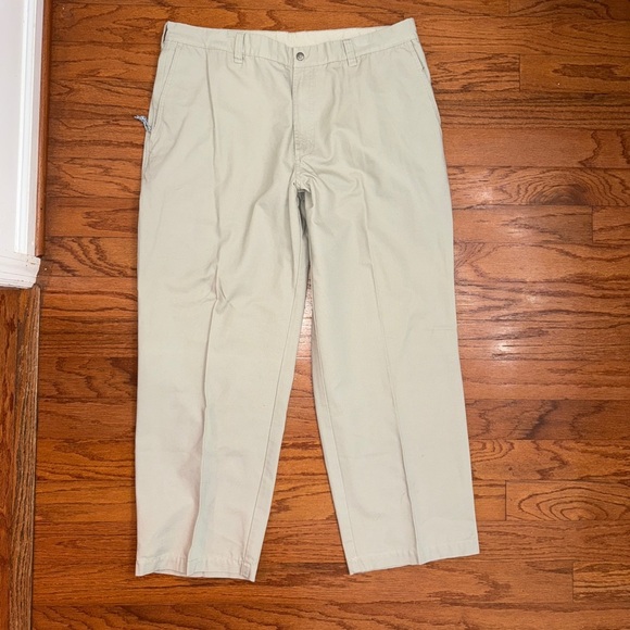 Columbia Khaki Pleated Pants Size 40x30 Men’s - Picture 1 of 6